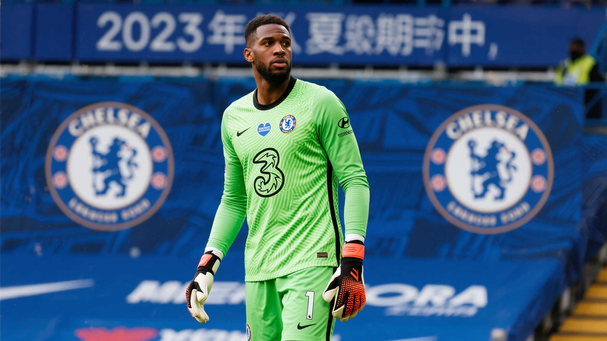 在当今激烈竞争的足球市场中，每个转会窗都充满了悬念